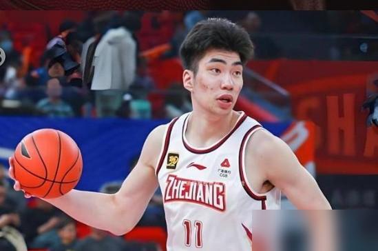 别再吵周琦该不该退了。这场打日本的球，郭士强把答案摆台面上了。12分钟和24分钟