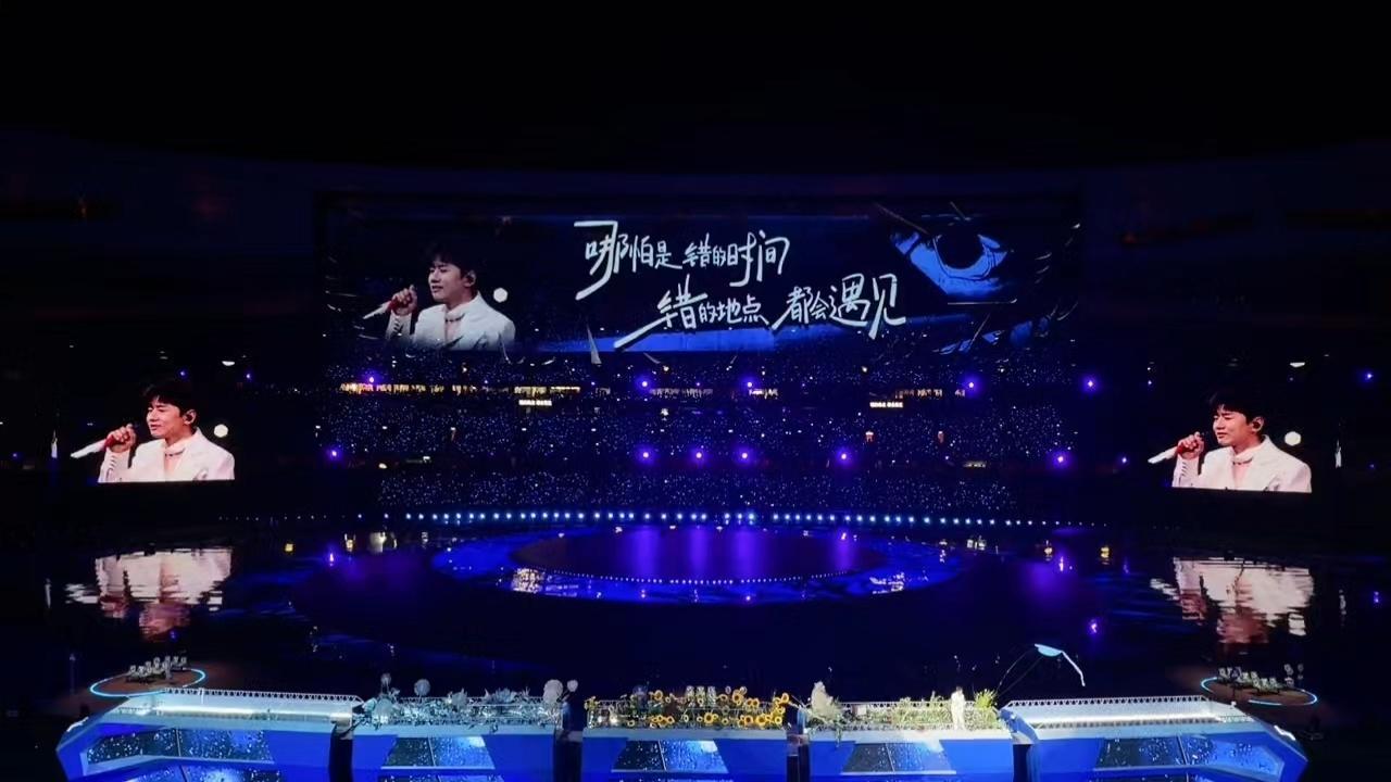 张杰流言有一千分贝张杰张杰鸟巢414纪念日唱响《流言有一千分贝》，歌词直面非议坚