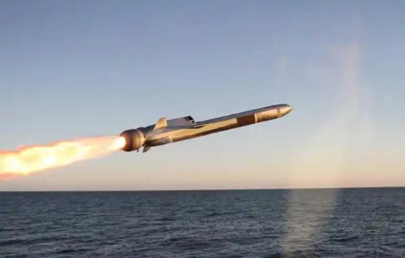 要是真打起来，中国导弹能不能把美军航母给干掉呢？答案是，几乎没可能，哪怕是鹰击-