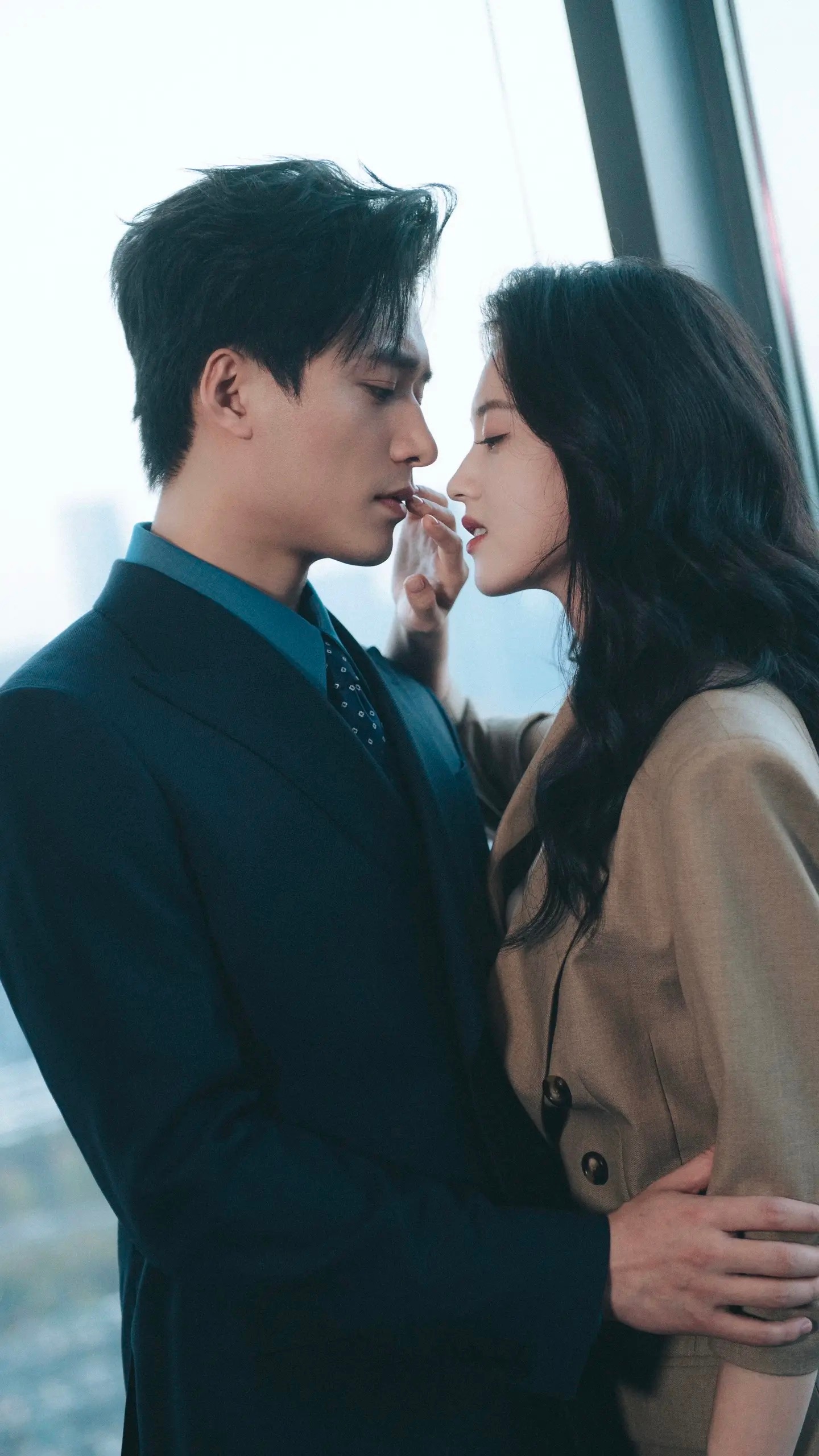 短国可以去找这个摄影师拍拍！ 我觉得他拍的海报都不错～ 