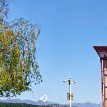 1700善如春雨，细密无声却滋养万物；善如冬阳，温和无力却融化冰雪。最持久的力量
