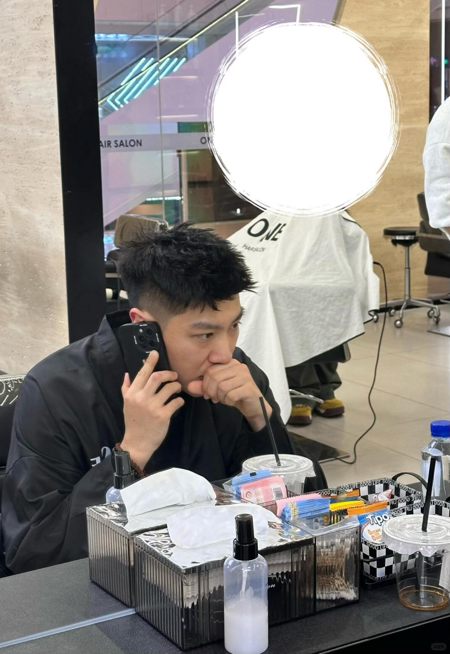 薛飞昨天在北京烫头发💇♂️ 