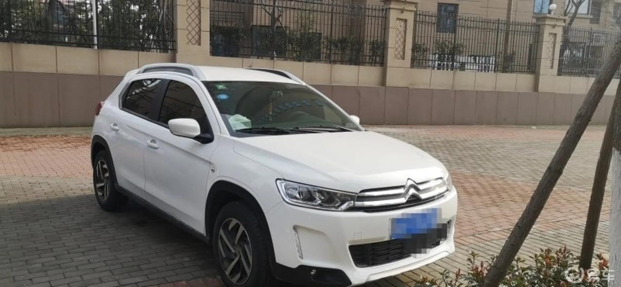 【车主：城市道路油耗8个左右，高速在7个左右，可以接受。】
雪铁龙C3-XR 2