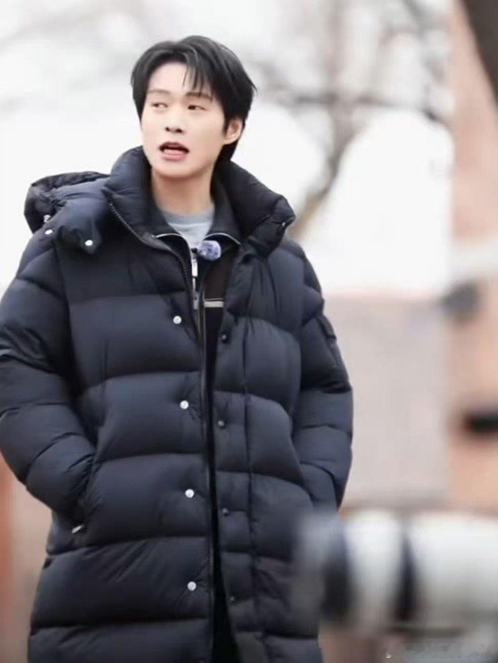 魏大勋一大早长沙出发周五晚高疯 已经开始期待勋总在《周五晚高疯》里的名场面，正片