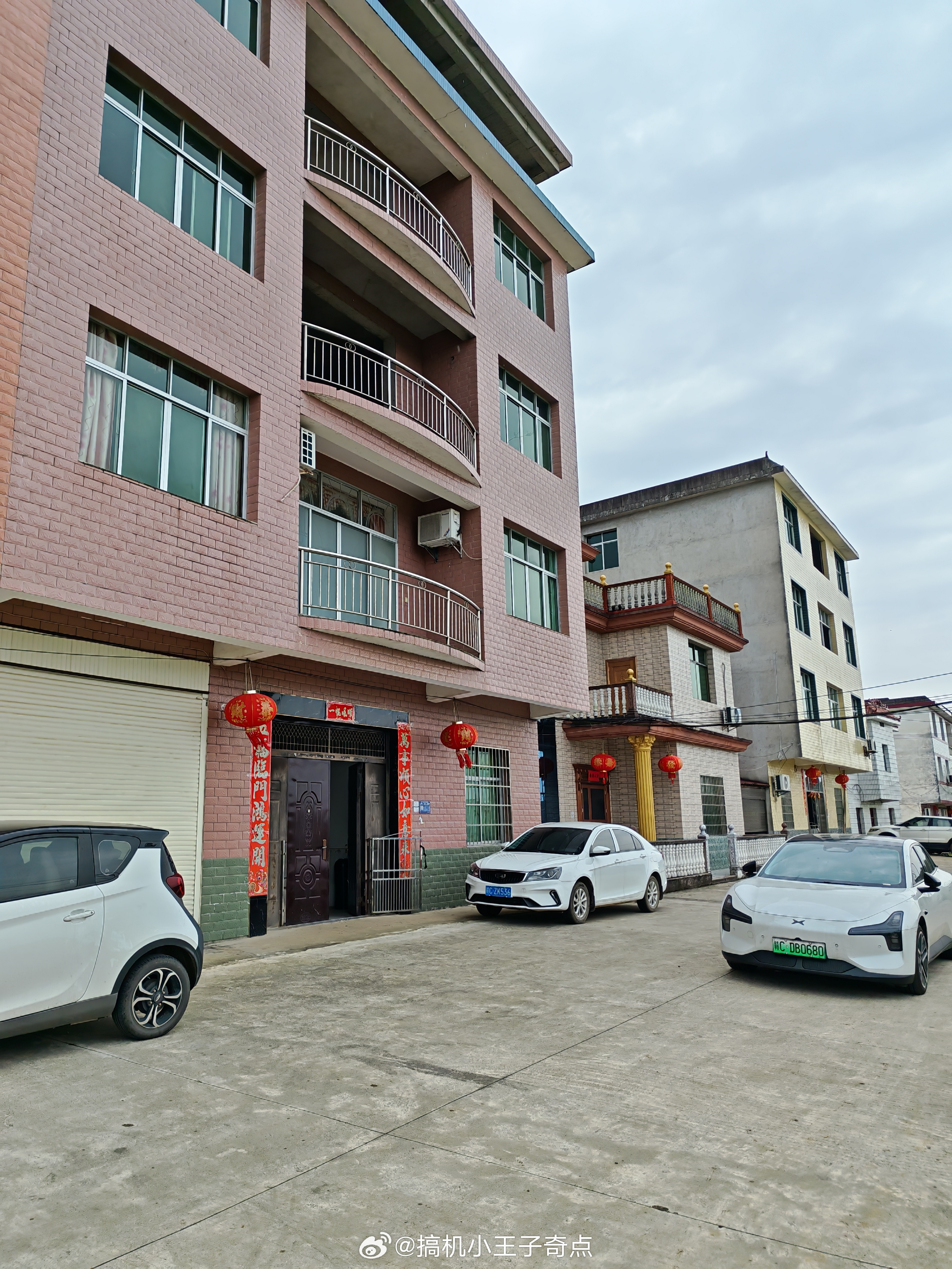 农村自建房的真实成本我家乡下小楼没记错的话应该是2011年左右做的15年 了，加