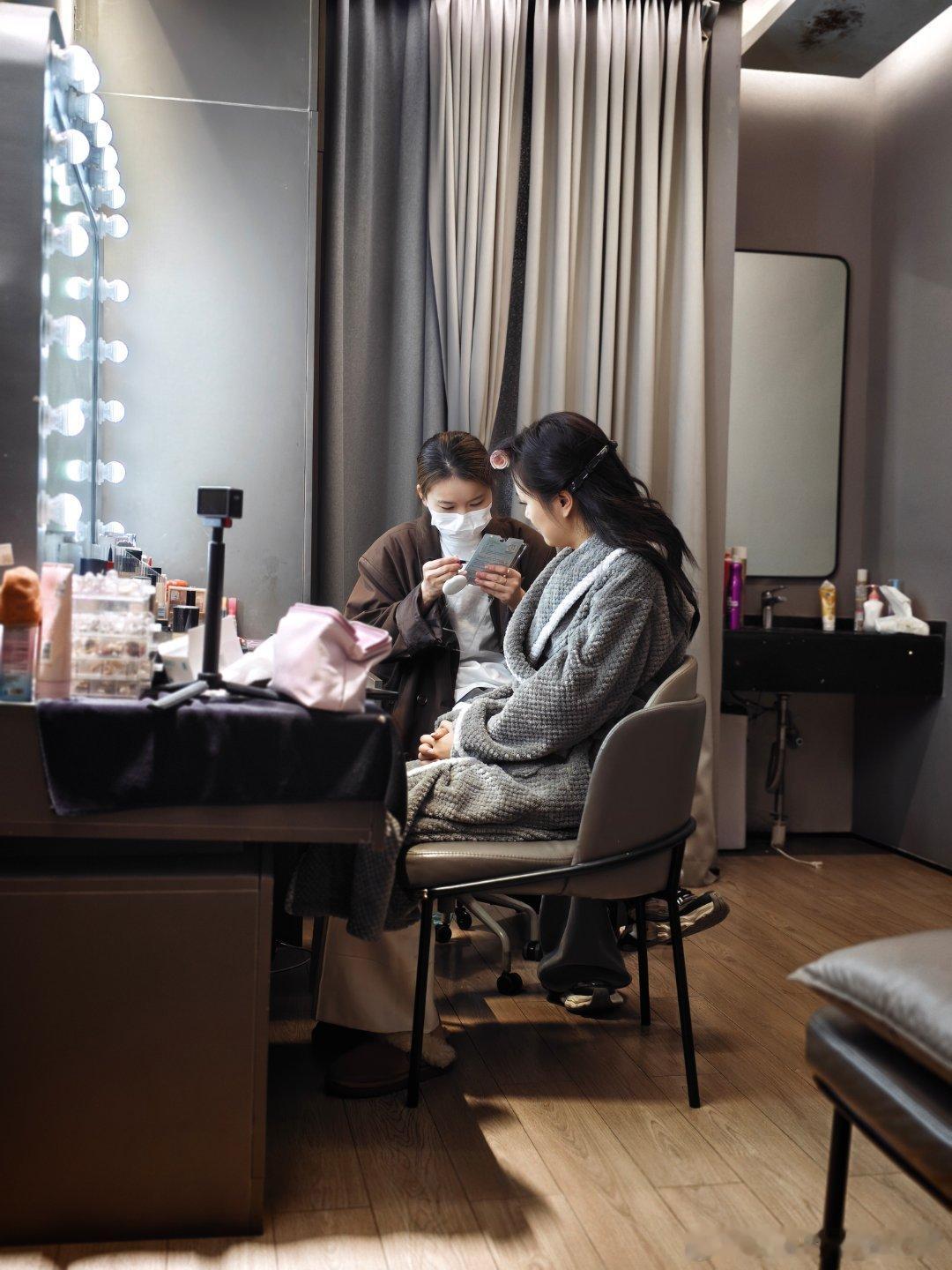 就问备婚还有没有比我们更效率的了26号说该拍婚纱照了，当天找店就定下了28号今天