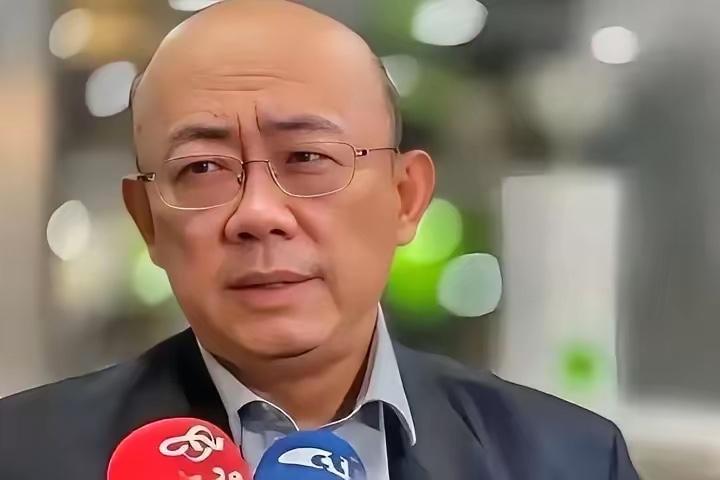 台湾评论员郭正亮曾评论说：“大陆不要被连战、马英九、宋楚瑜和郑丽文等人忽悠”。