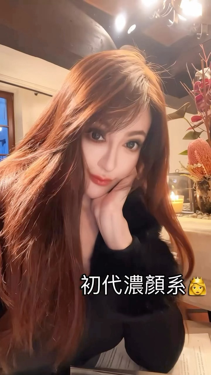 徐至琦晒照片配文“初代浓颜系”听到现在00后的网友说我「浓颜系」，出道浓颜系至今