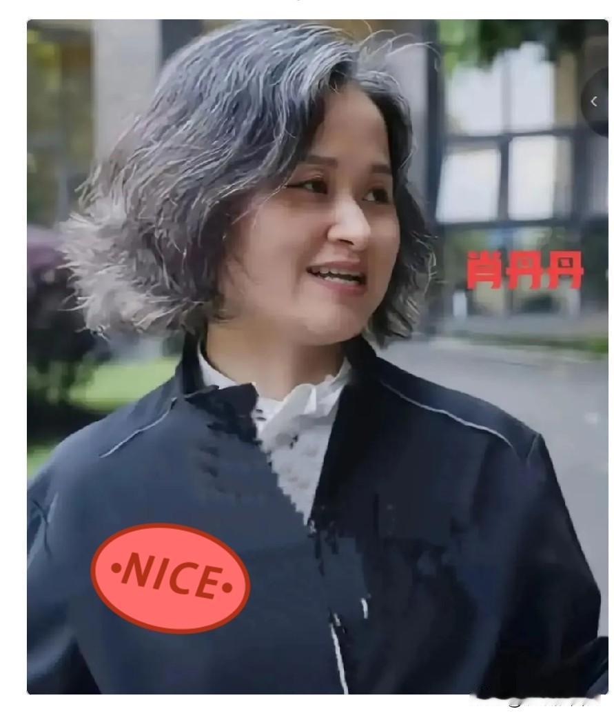 肖丹丹从凯越裸辞跟随张雪，此举揭露三个事实，
 
首先肖丹丹比张雪大几岁，一直把