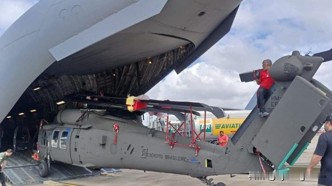 🇧🇷巴西军队作为交付的一部分，收到了第一架UH-60M直升机。