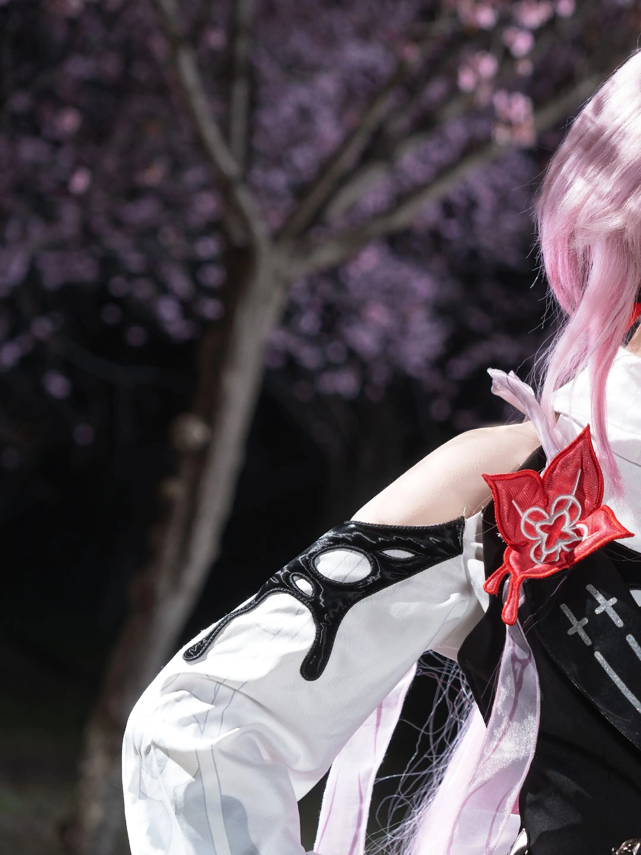 忧郁女孩在列车。