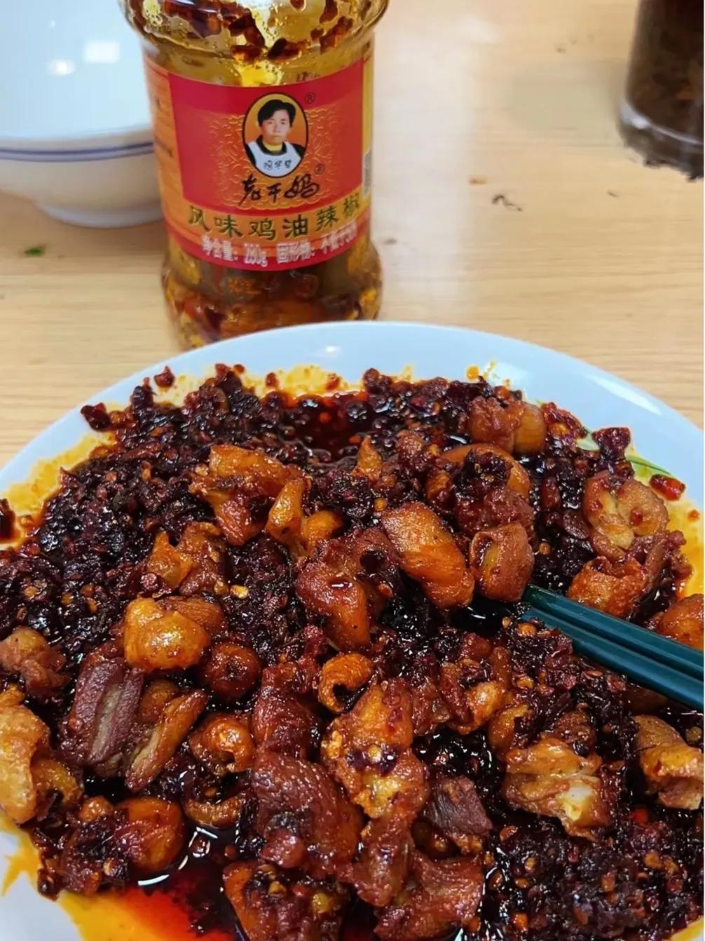老干妈原产地贵州，但是贵州人几乎不吃？
我有个贵州的同事，今天看到我在吃老干妈，