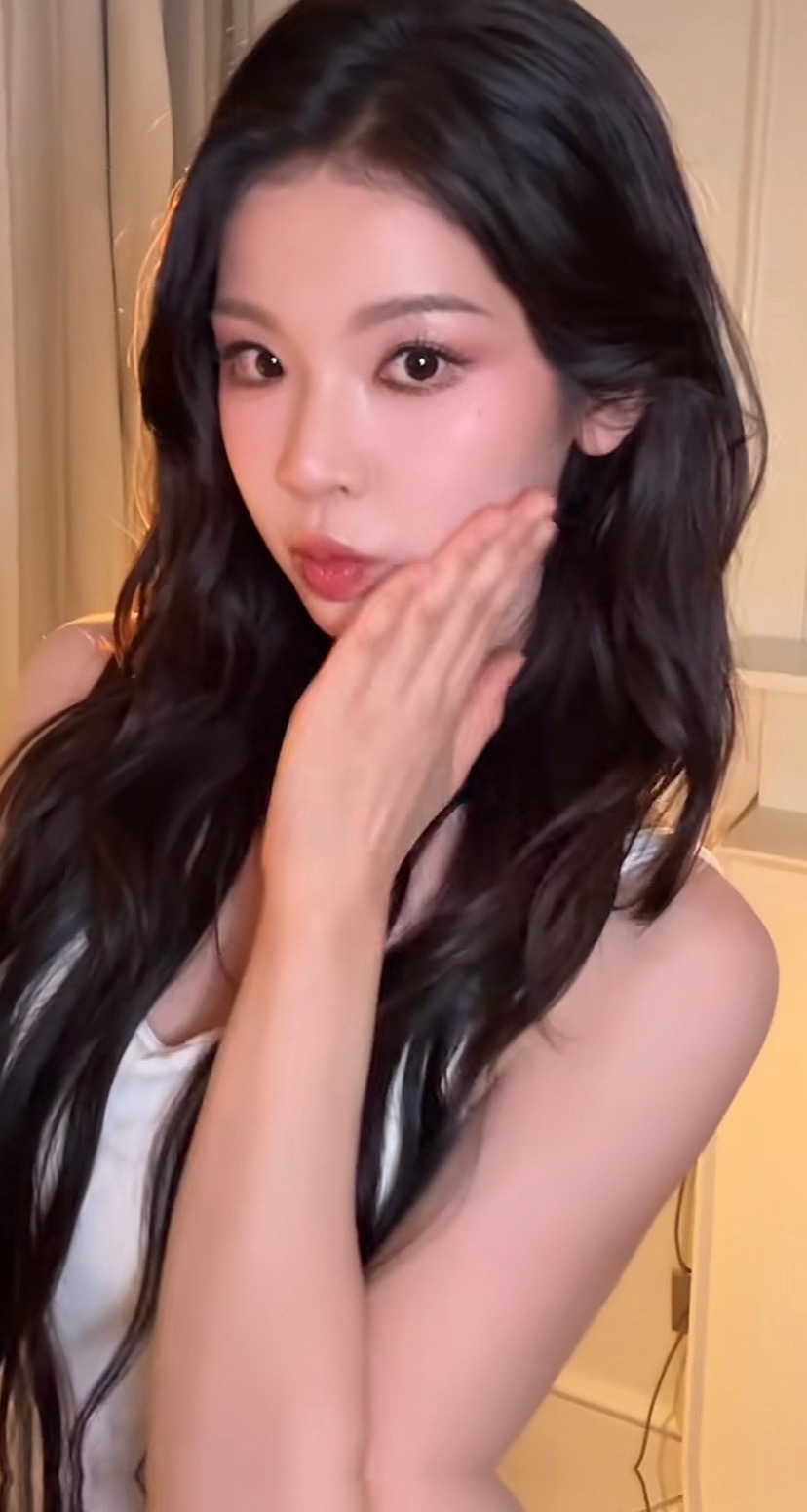 张淼🐰闷声干大事中（大胆预测拍生日物料去了 ​​​