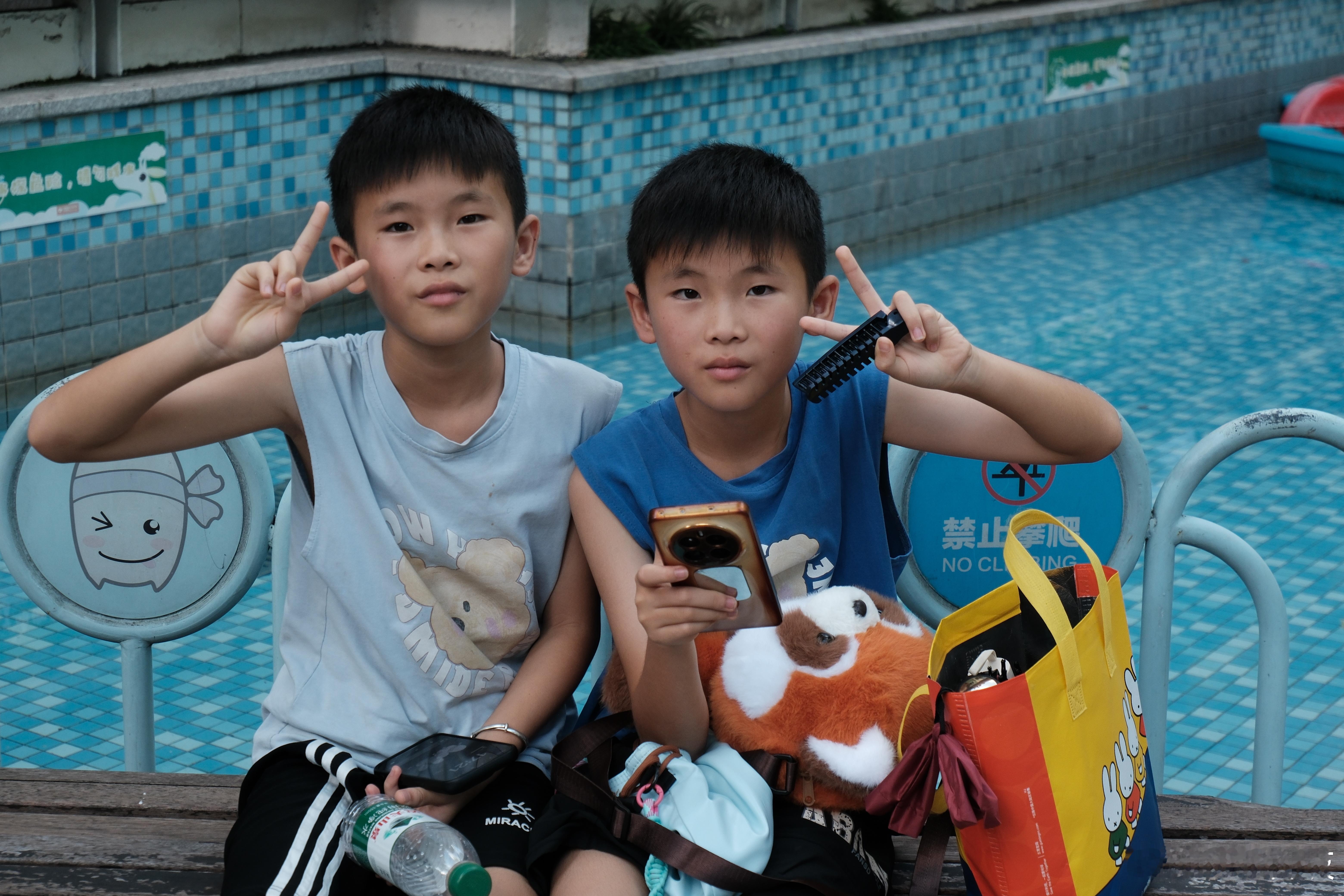 最近是全体教师最脆弱的时候快把小孩带走半个暑假本德华已经支撑不住了要力竭了赶紧开