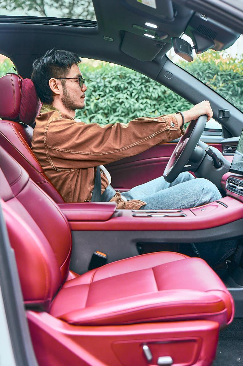 大师今天让我当模特，猜一下是啥车？另外我就问我能不能有颜粉电车同学随便聊