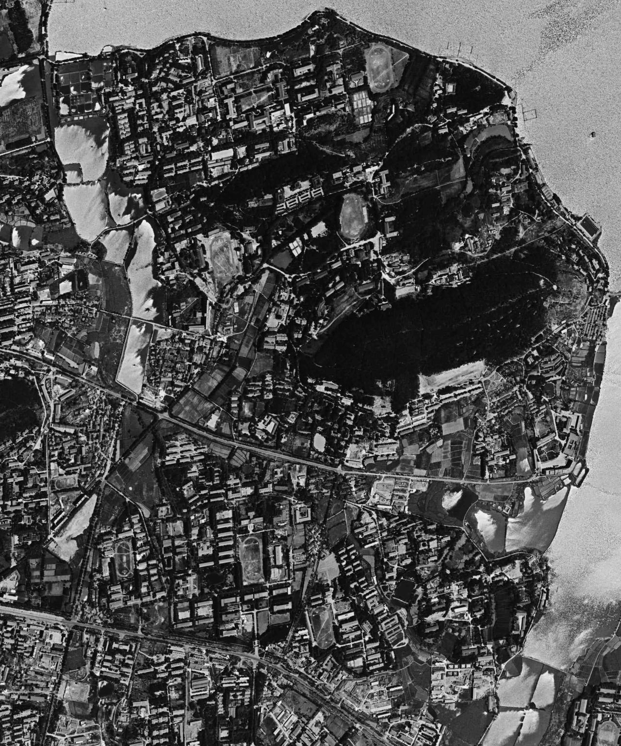 1978年7月28日的武汉大学卫星影像，当时分别是武汉大学、武汉测绘学院、武汉水