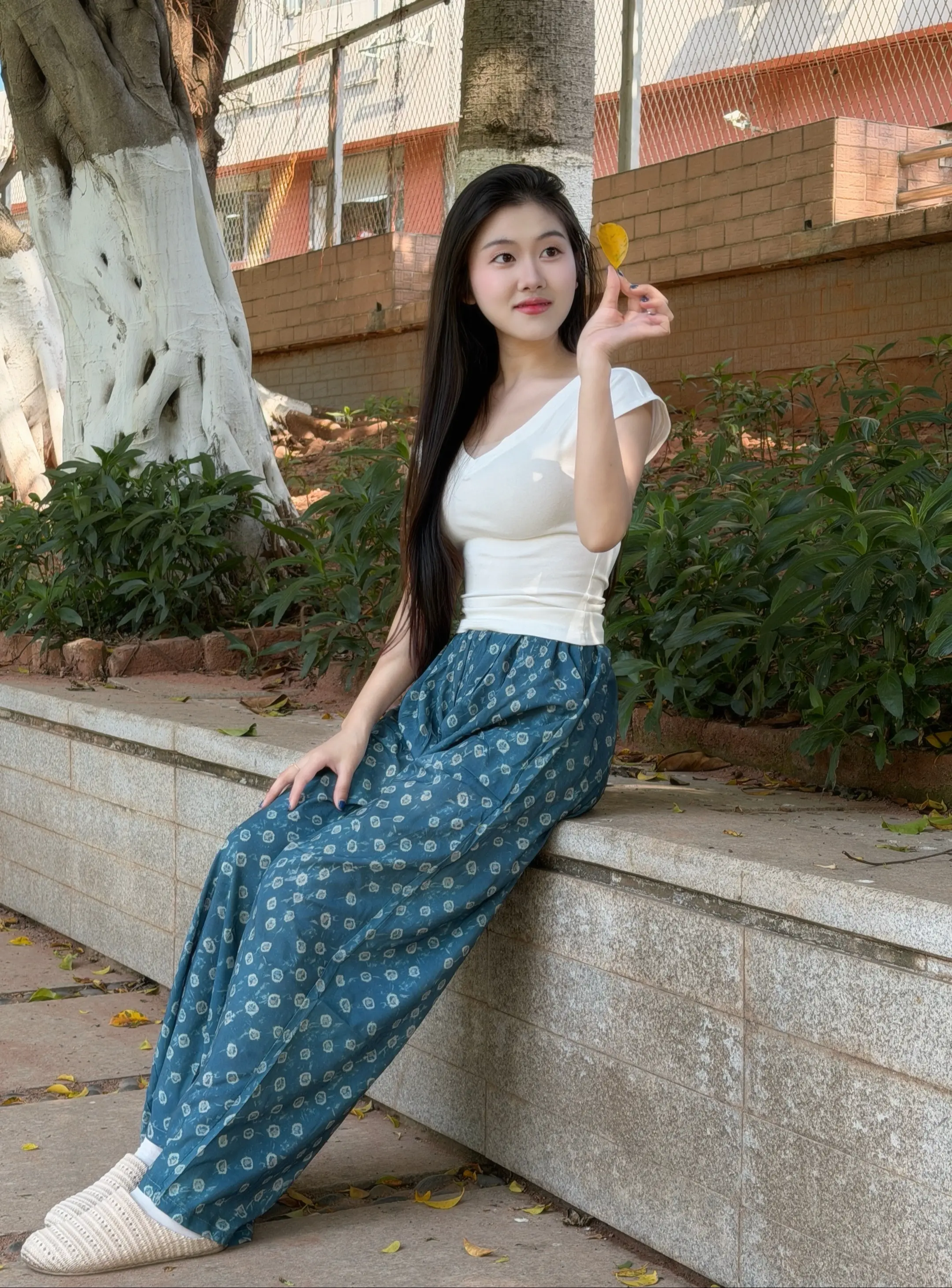 我该如何写我呢？我厌蠢我慕强我孤独；我有时过度表达，有时一言不发；我有...