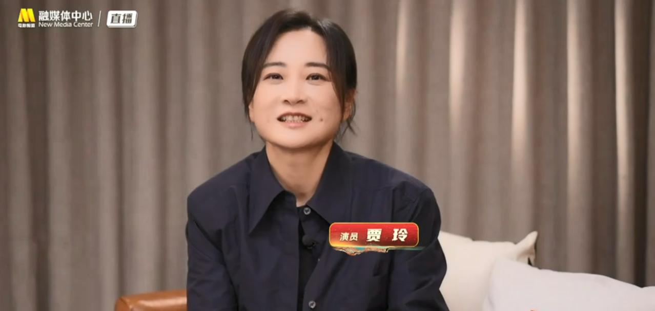 贾玲终于公开露面了，那些质疑《热辣滚烫》的网友可以闭嘴了。

贾玲在六公主的节目