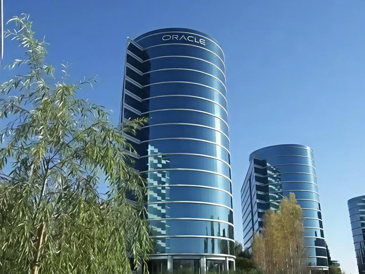 朋友在斯坦福留学毕业后，就在硅谷微软做程序员，如今人到中年。

面对AI人工智能