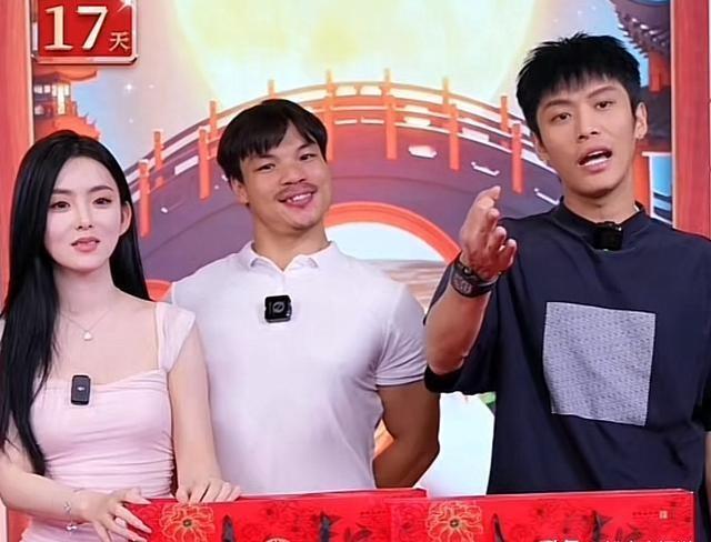 三只羊月饼事件再添新瓜！
21岁女主播惨遭顶包，领导教其骗市监局
三只羊这场风波