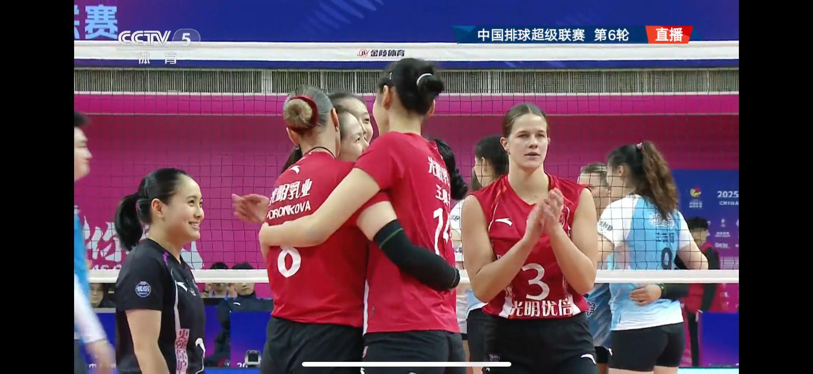 2025-2026中国女排超级联赛 上海女排3-2险胜北京女排，一句话点评本场比