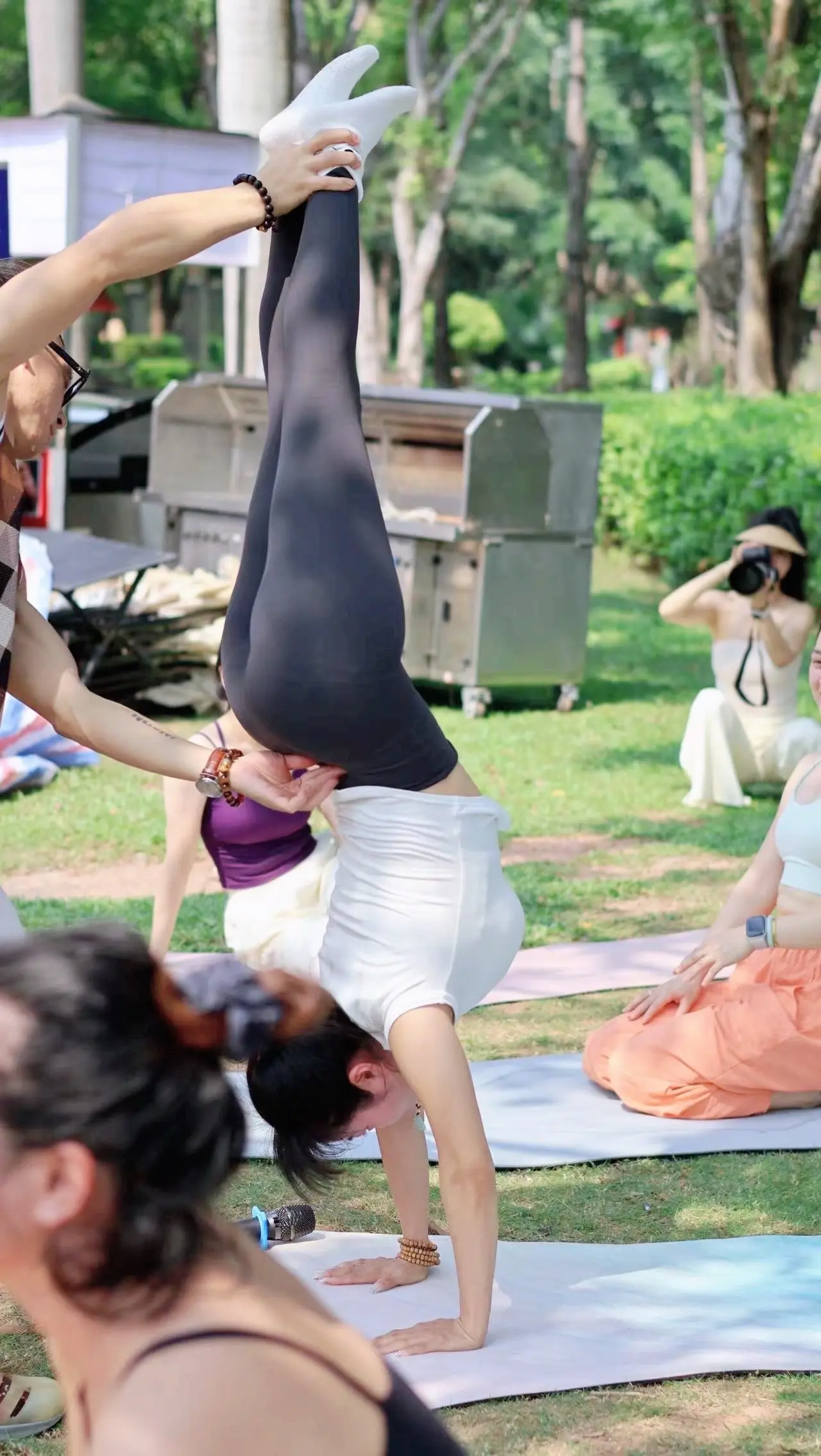 你可以拥有一段糟糕的经历，但不能放纵自己过糟糕的生活。命运只负责洗牌...