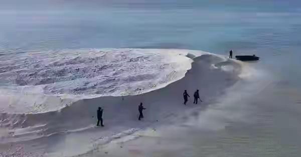 美日撑腰公然挑衅！菲律宾强登中国铁线礁，中国不再抗议，直接公事公办。5月3日，菲