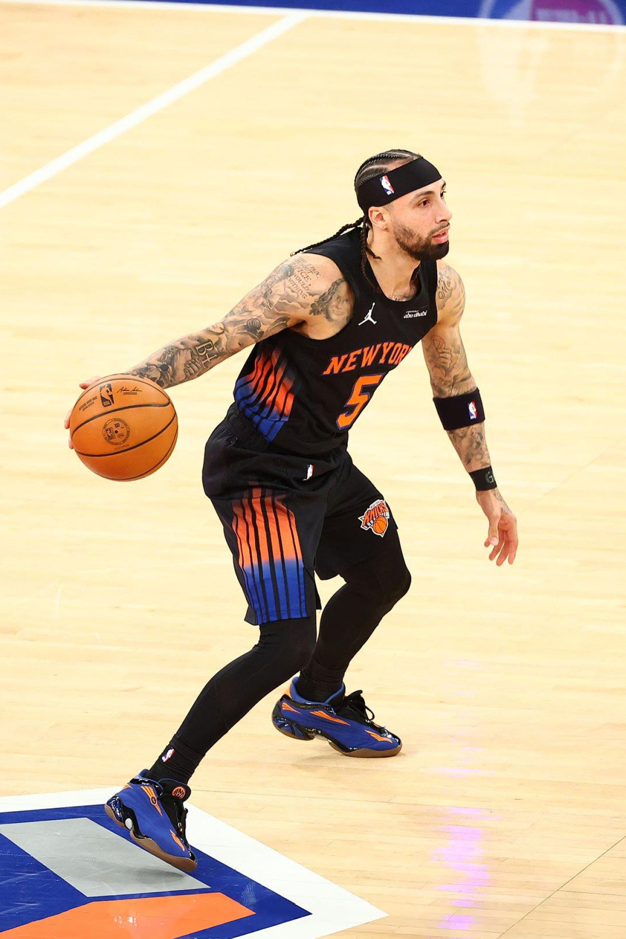 何塞·阿尔瓦拉多脚上这双AND1 Mad Game的配色真是迷啊...尼克斯2比
