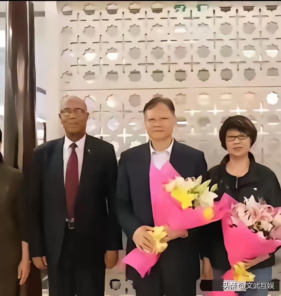 驻新德里的中国大使馆班子刚被网友扒出来了：大使徐飞洪，公使郭策、马珈、王雷，公参