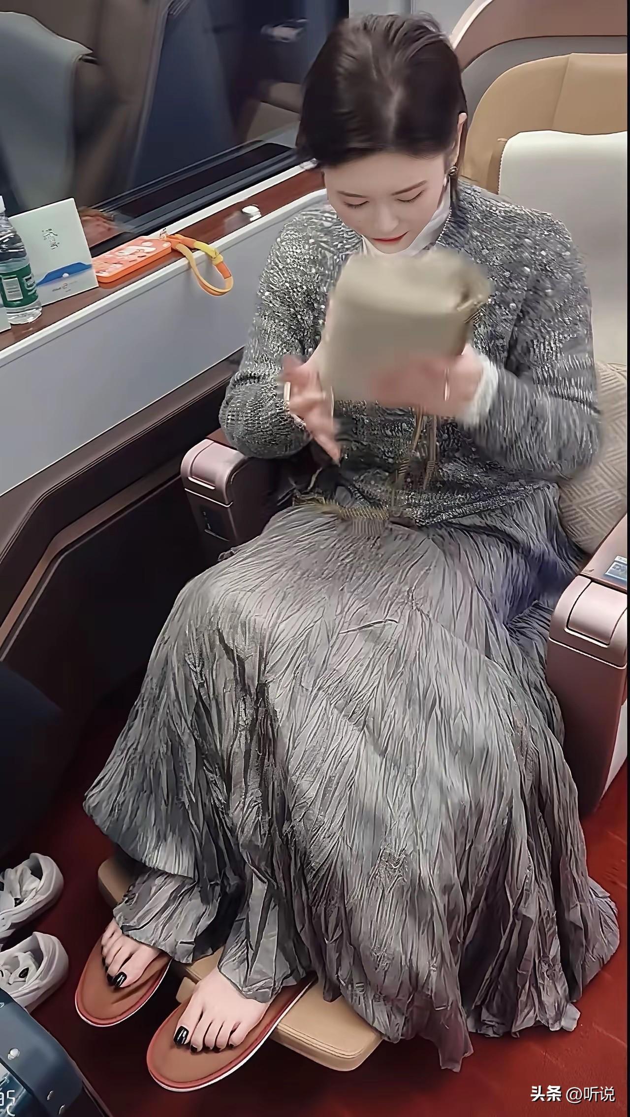 商务座的好处就是可以让脚出来透透气