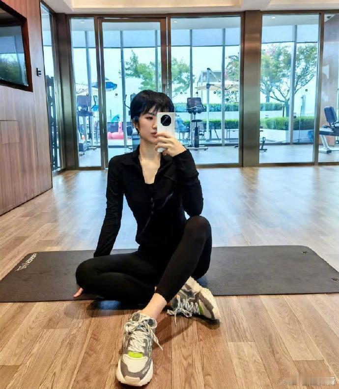 姚安娜健身照 ​​​