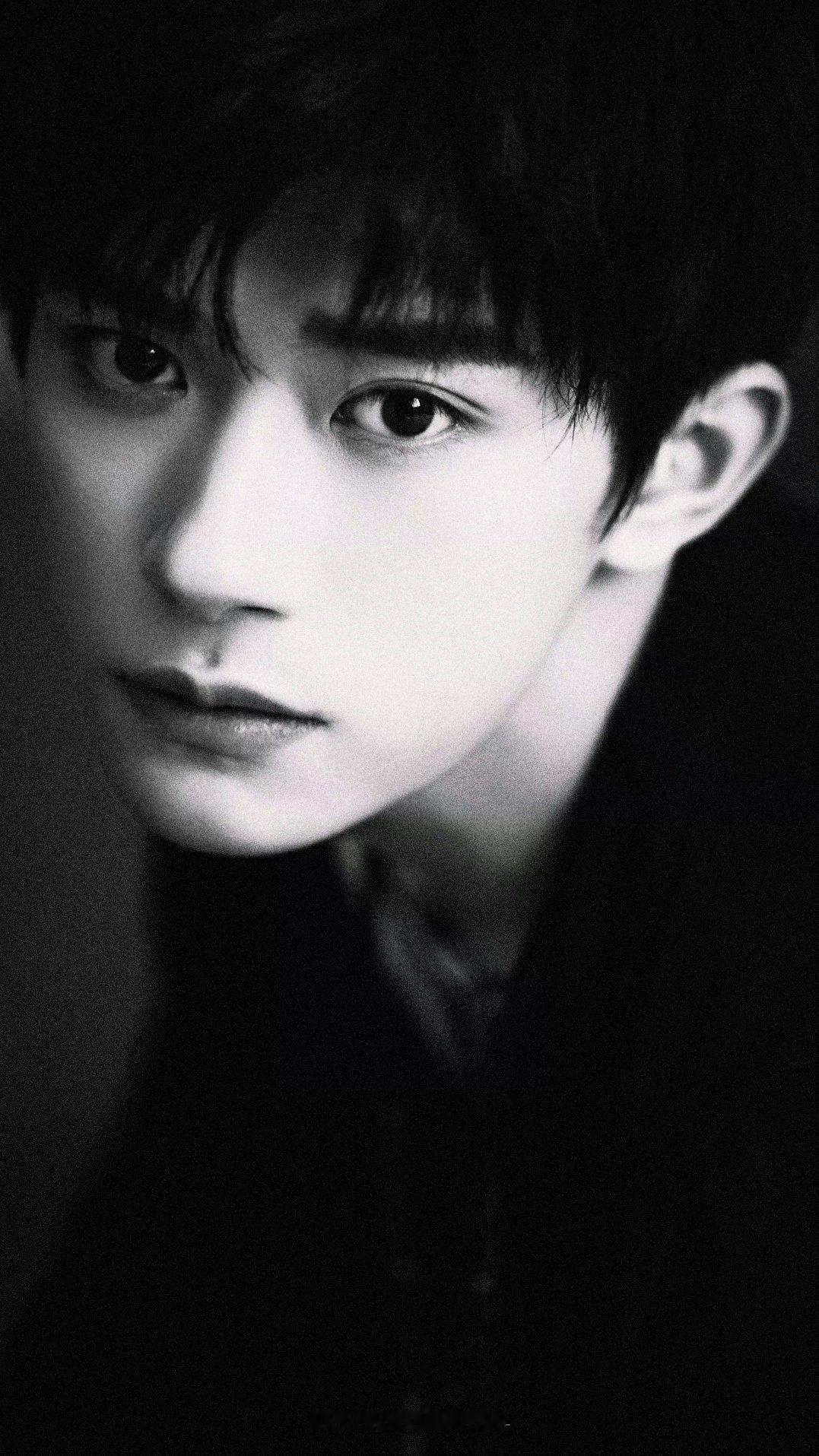 易烊千玺这两张怎么有点像檀健次啊？ ​​​