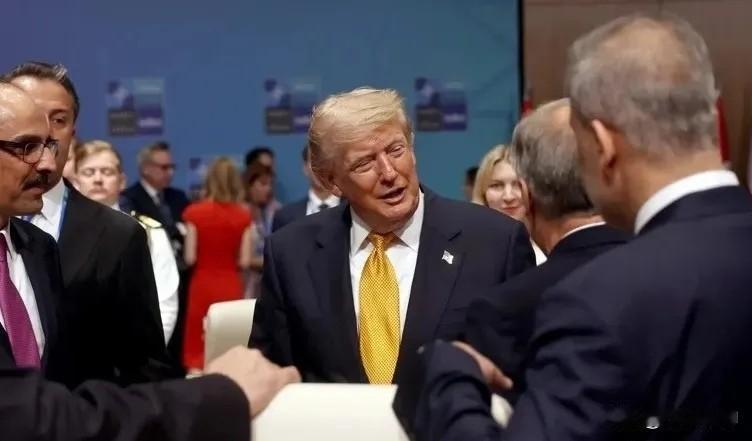 给美国当盟友真受罪！由特朗普向海湾6国收取高额运货费想到的。7月14日，美国重启