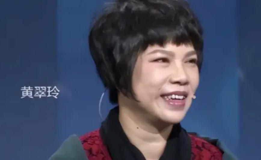 2003 年，广州保姆李玉娟在拆洗沙发套时，突然被沙发缝里的硬物硌了一下。她伸手