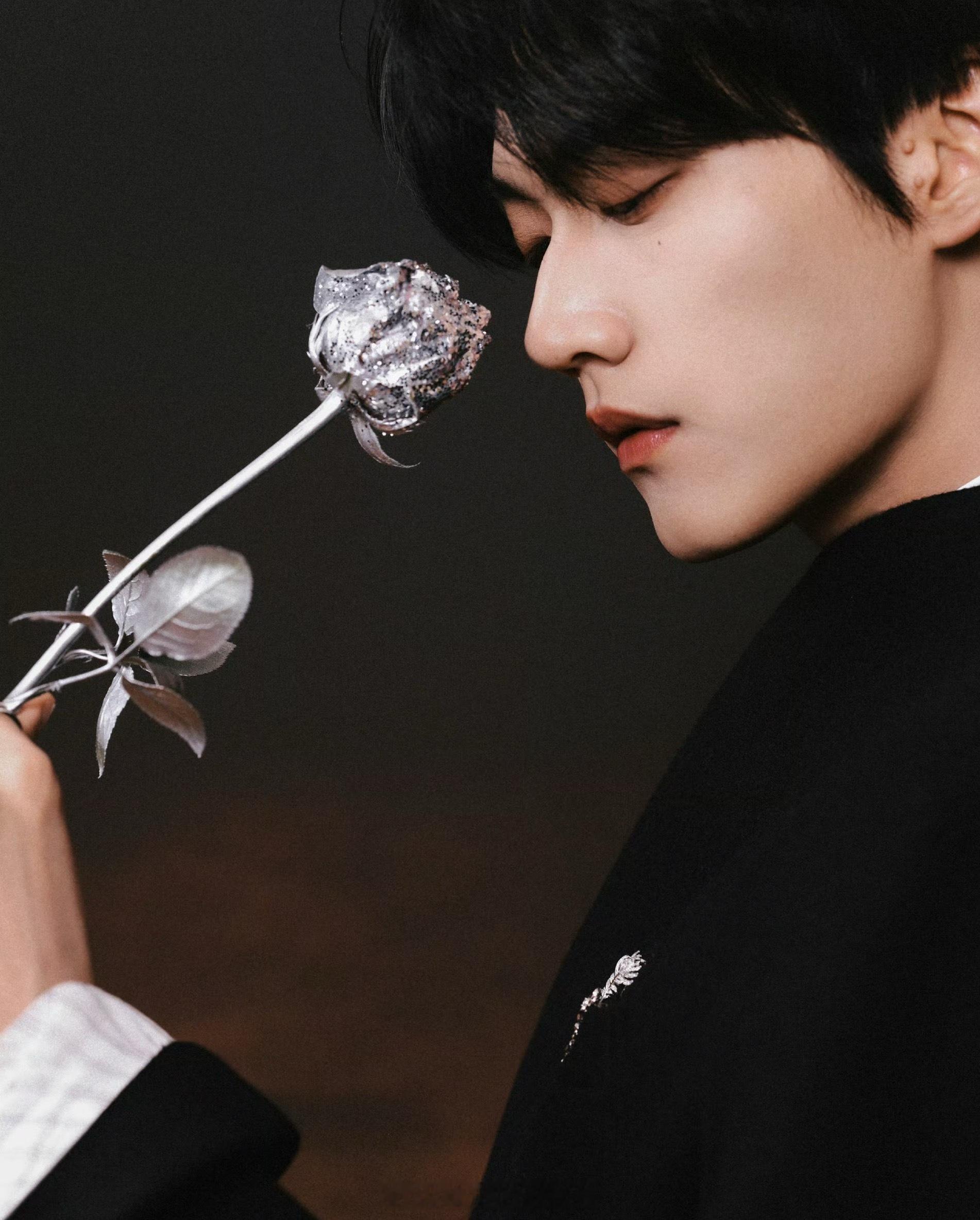 周柯宇微博之夜 这组图完全王子来的，运筹帷幄的掌权人