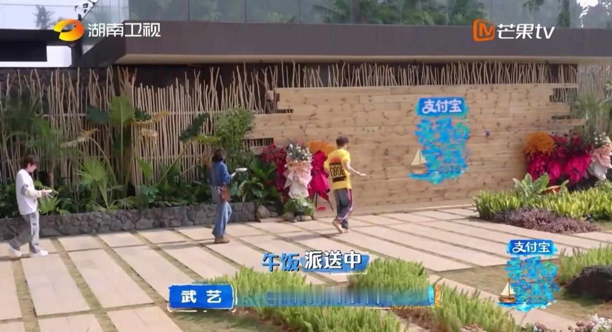 武艺被骗惨了！以为来客栈是慢综放松，结果被卷到怀疑人生。武艺以为是慢综其实是卷综