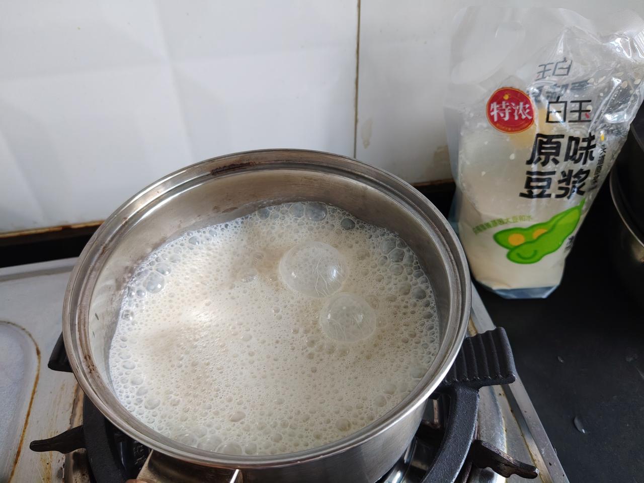 昨天有个粉丝朋友私信提醒我，高温预警，没事别出门，特别感谢这份关心！
 
一大早