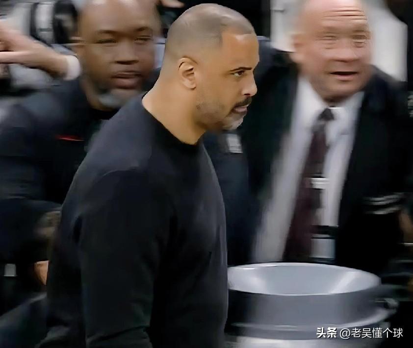 谢泼德被点名针对，乌度卡又一场杰作。

这是一个比进攻还关键的防守回合，如果火箭