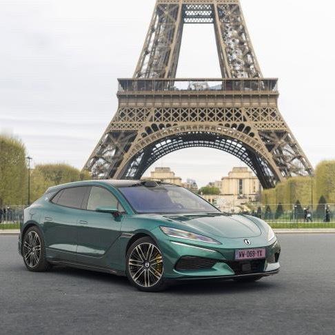 太牛了！中国车开进了巴黎歌剧院 昨天腾势在法国巴黎歌剧院举办欧洲上市发布会，腾势