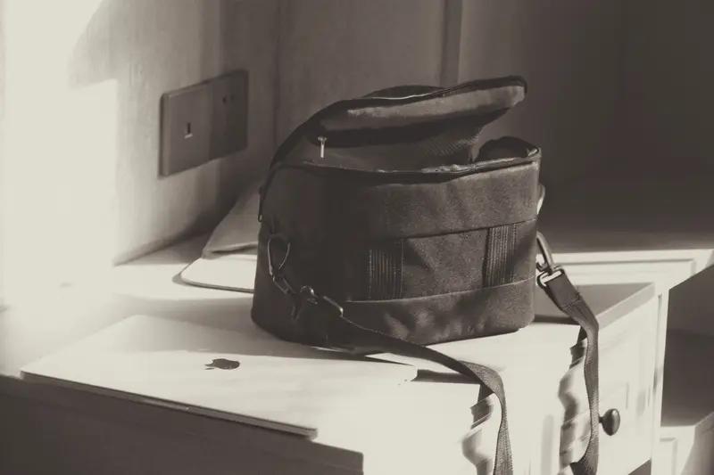 2月27日黑龙江牡丹江，旅客在火车站卫生间遗失挎包，包内有护照和价值20万元手表