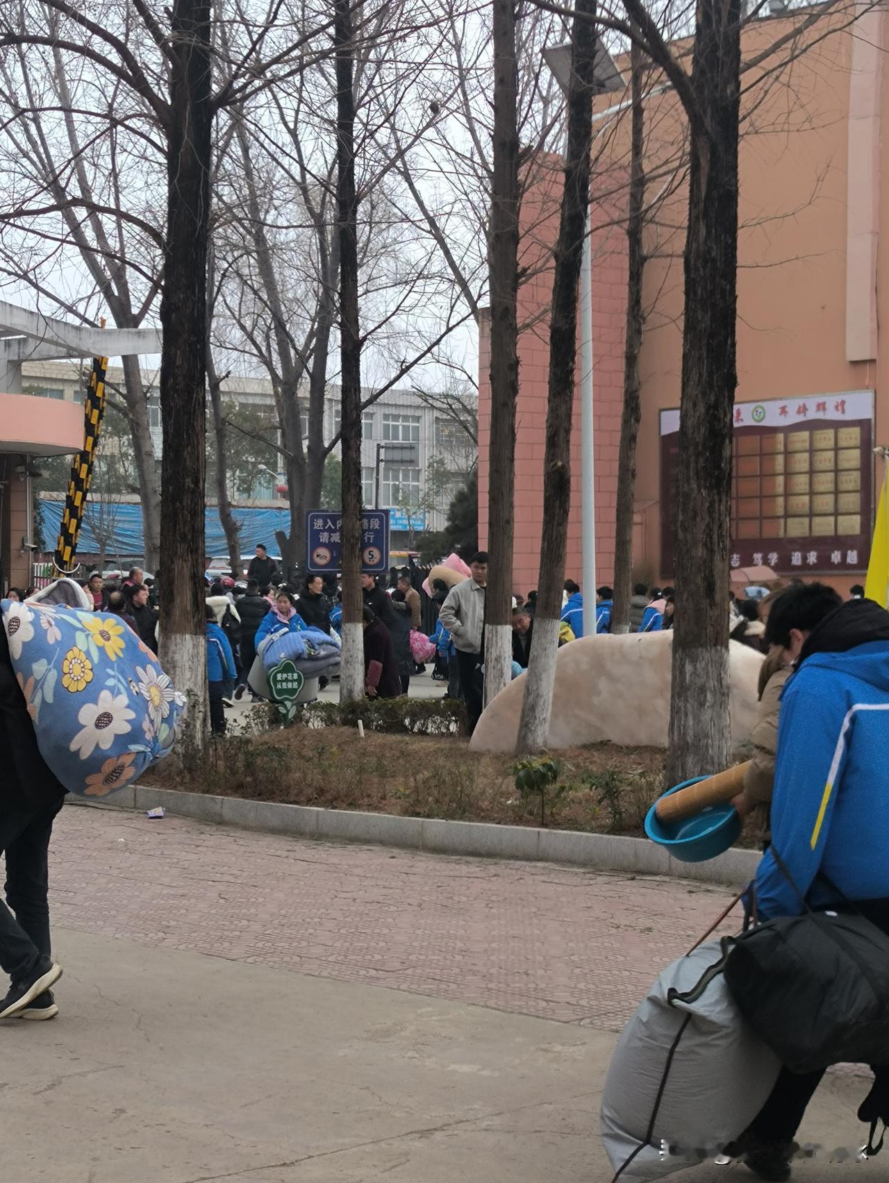 做一个善良的人,是好事还是坏事? 做善良之人，无疑是一桩好事！于己、于家、于社会