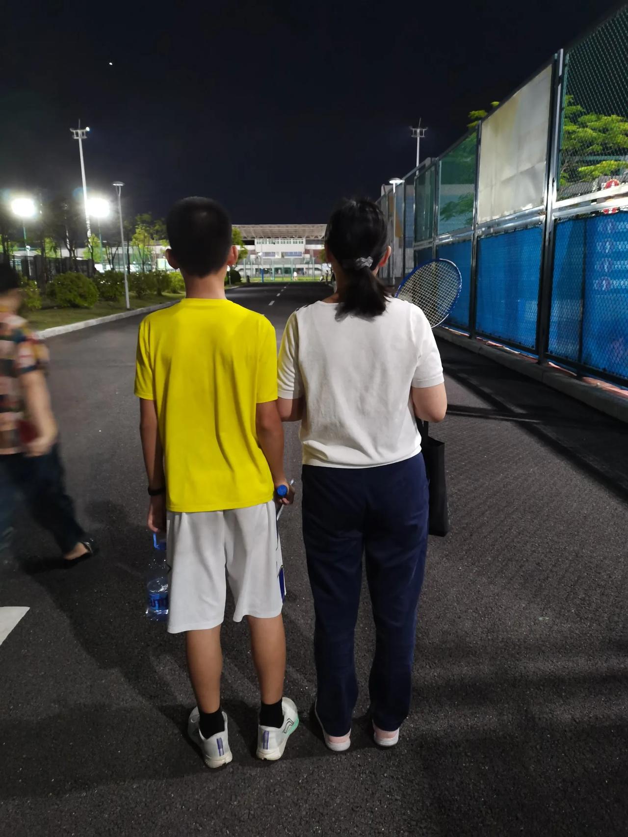 身体有些不舒服，去看了一下医生，回到家以后，放暑假的儿子关心的问，爸爸，你的身体