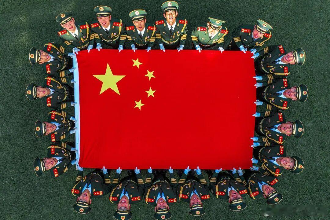 中原劲旅[超话] 与国旗同框，向祖国表白！ ​​​