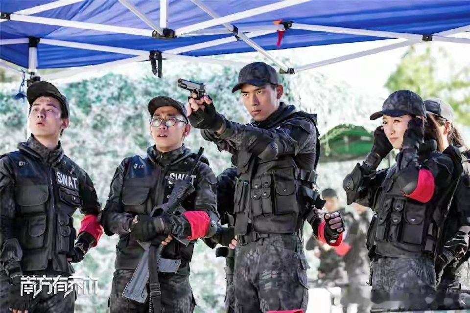 制服男神大集合！6位陆剧男星化身警察，谁是你的心动首选？TOP6:龚俊《你好，火