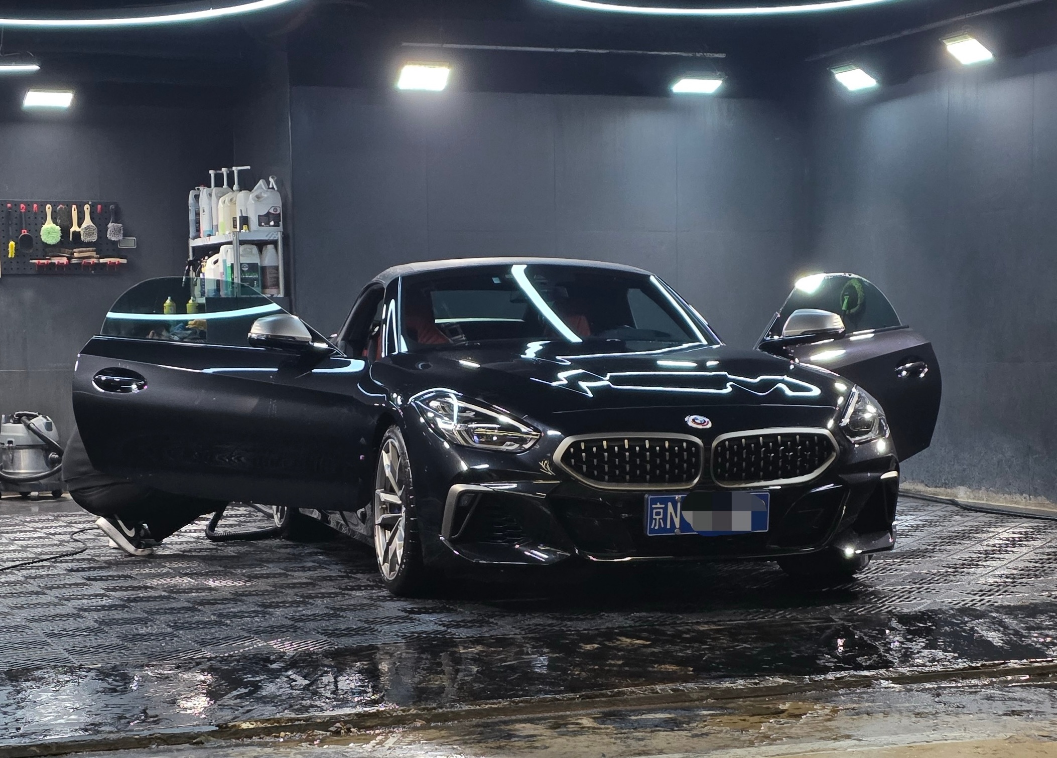 帮朋友出一台Z4 40i50周年纪念版，原版原漆带车衣，女性一手，39000公里