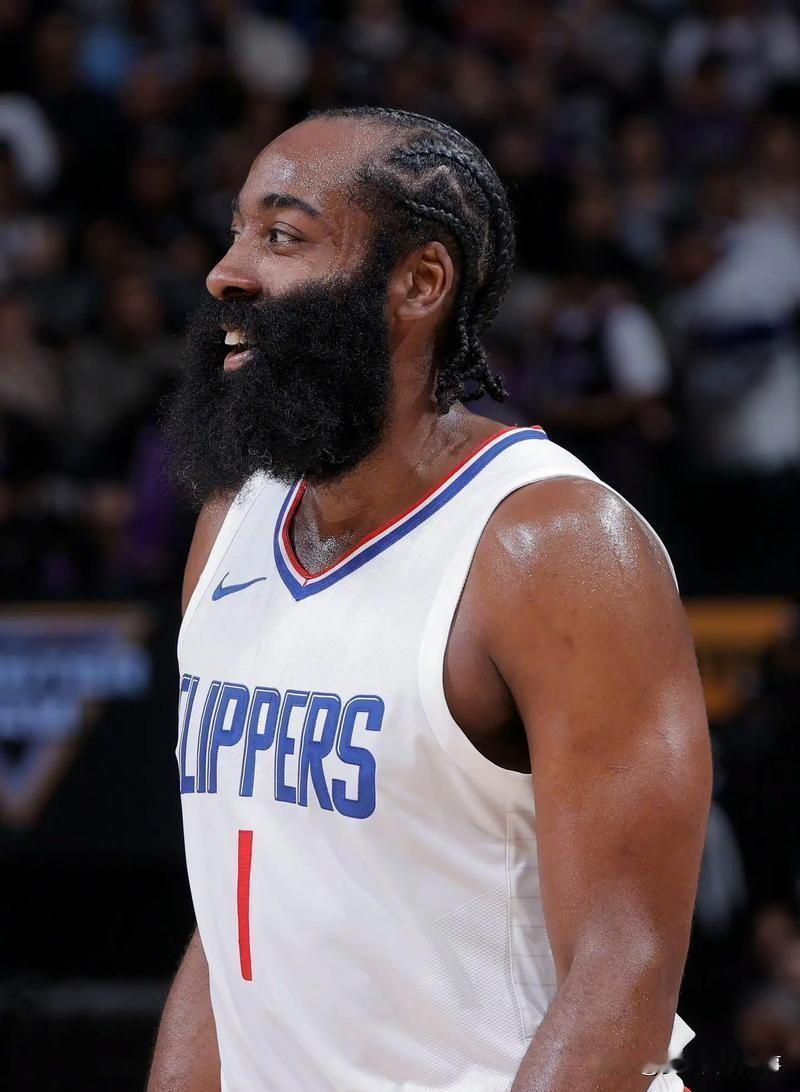 助攻王越来越不看位置了。  
    坎宁安领跑9。7次，状元终于爆发。  
 