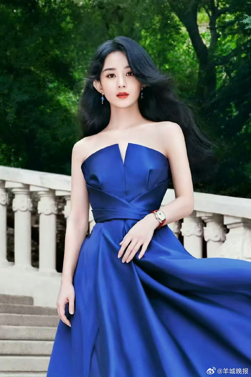 【分享女明星的蓝色妖姬礼服造型，你Pick哪一位？】冷艳深邃的蓝调与精致剪裁、璀