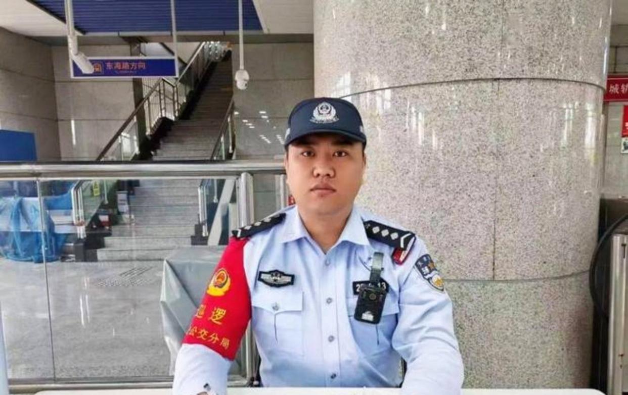 群众眼中的“警察”不分编内编外！

辅警虽无正式民警的执法权，但穿上这身藏蓝制服