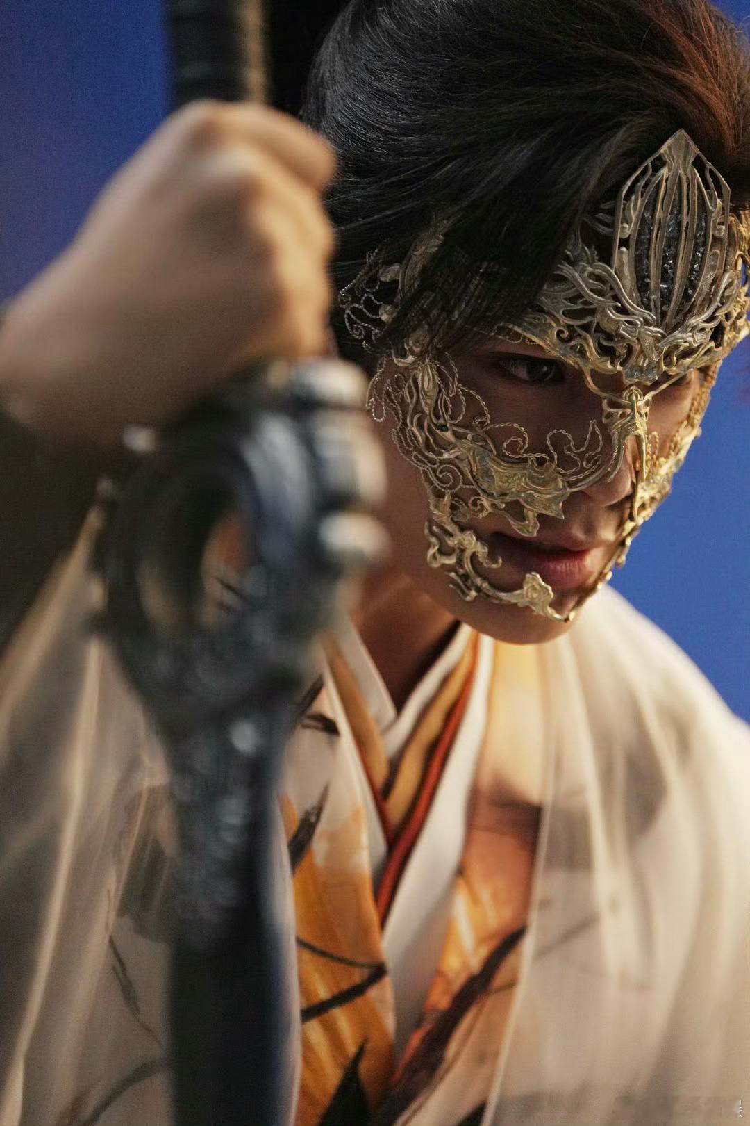 丁禹兮张正君子当如兰丁禹兮张正面具造型丁禹兮张正君子当如兰，帅的，[抱一抱][抱