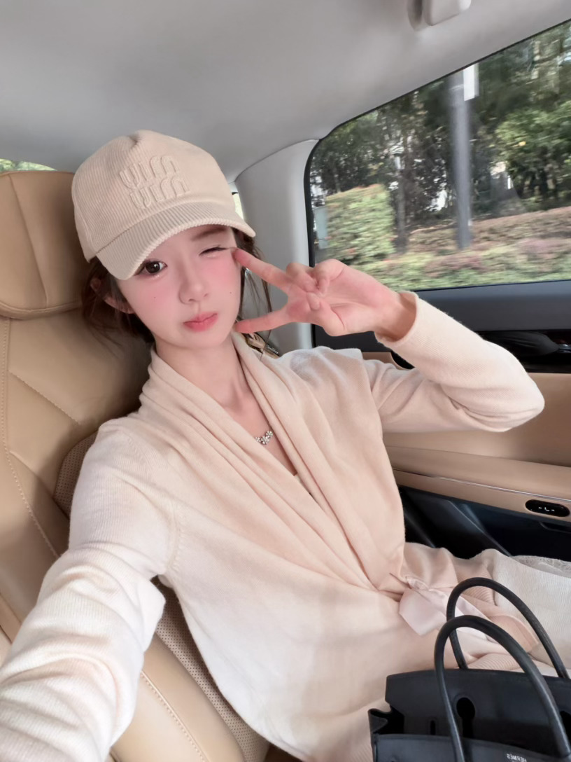 18这个滤镜真的自带磨皮柔光 完全不用修的 超自然冷白皮！ ​​​